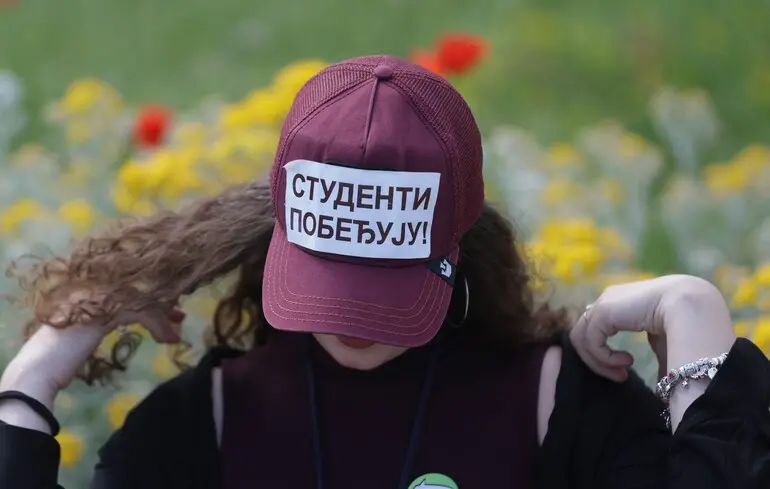 Виборча кампанія у Сербії стартувала з вуличних протестів