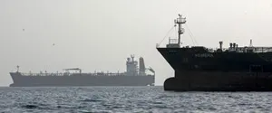 На фоне переговоров США и Ирана супертанкер с нефтью прошел Ормузский пролив — Bloomberg