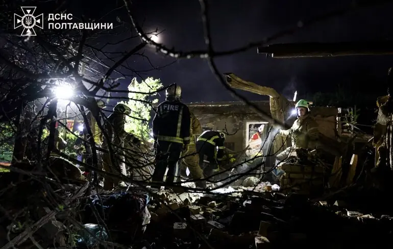 На Полтавщині пошкоджено будинок та інфраструктуру: у ДСНС показали наслідки російського удару