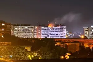 Беспилотник упал на многоэтажку в Румынии: есть пострадавшие