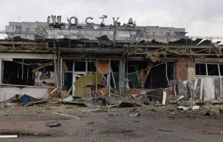 Кілька десятків "Шахедів" влучили в залізничний вокзал у Сумській області та знищили його