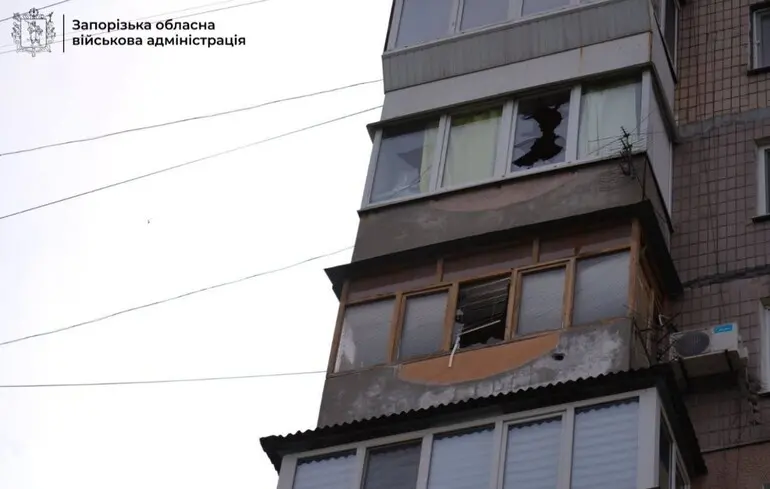 Росіяни атакували дронами Запоріжжя: загинув чоловік, пошкоджено промислову інфраструктуру