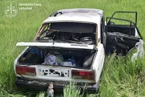 Дрон попал в автомобиль в Харьковской области: есть раненые