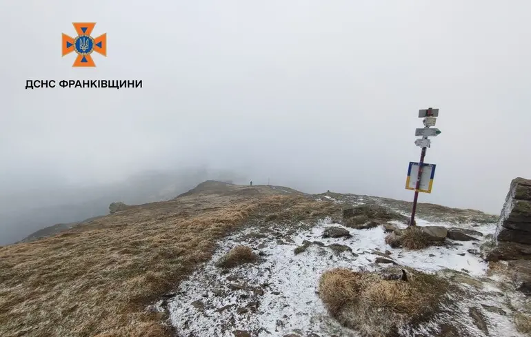У Карпатах випав сніг — фото