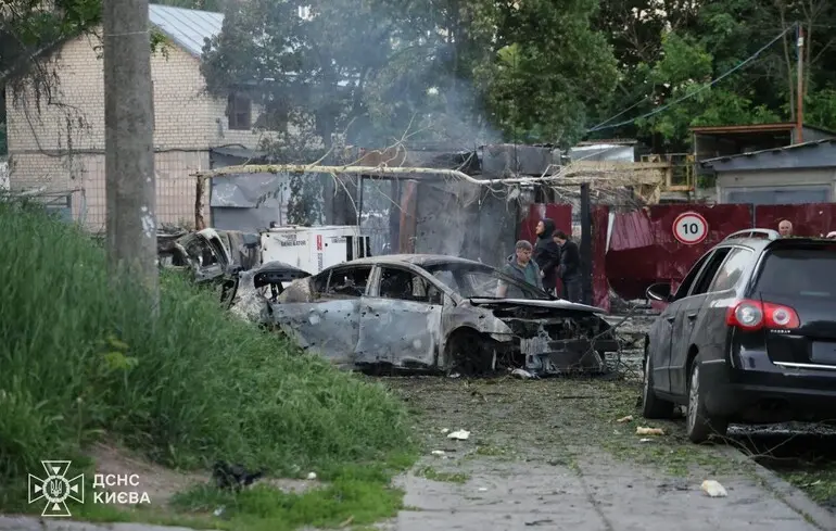 У Києві після масованої атаки перекрили низку вулиць і змінили рух транспорту: список