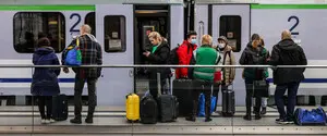 Ограничения временной защиты для украинских мужчин: в Еврокомиссии успокоили беженцев