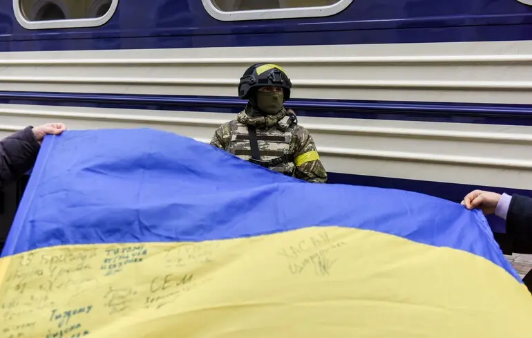 Півненко пояснив брак якісного офіцерського складу у СОУ: "Один готує каву, інший — шаурму"