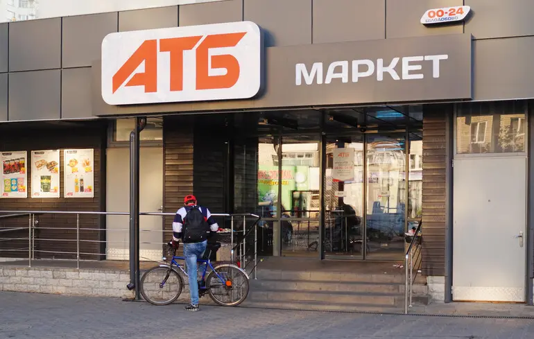 Росіяни атакували балістикою склади АТБ у Дніпрі: шестеро поранених