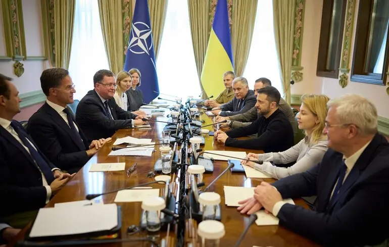 Рютте привіз делегації 32 країн: Рада Україна-НАТО вперше зібралася в Києві