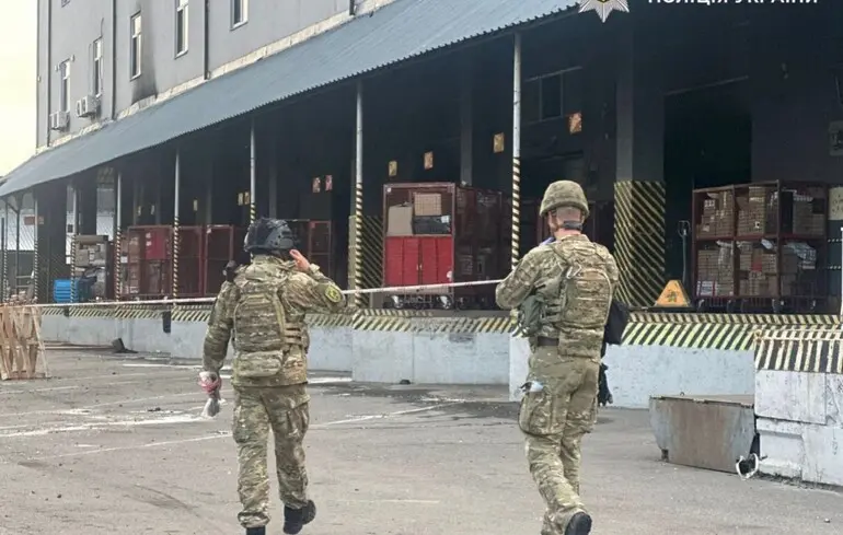 В Києві на поштовому терміналі вибухнула посилка, загинув працівник
