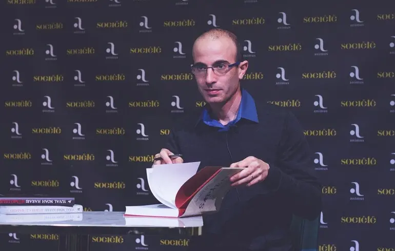 Що читає Харарі: автор Sapiens порекомендував три книги про ШІ, політику та майбутнє