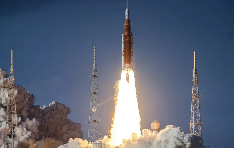 NASA носить Prada: відомий бренд розкішного одягу підкорює космічний туризм