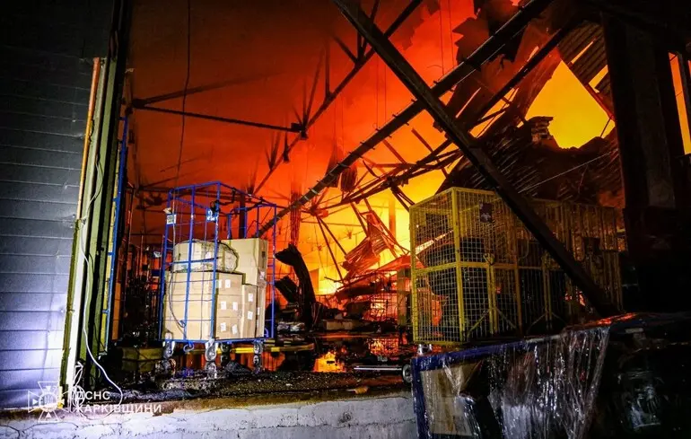 У Харкові через удар російського дрона частково зруйновано х