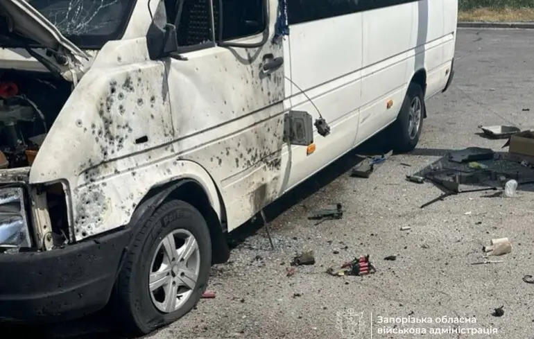 Обстріл Запоріжжя: БПЛА поцілили у громадський тра