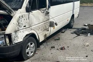 Обстрел Запорожья: БПЛА попали в общественный транспорт и спальный район
