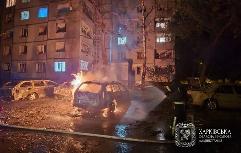 Нічний терор Харкова: дрон влучив між 8 і 9 поверхами, серед 15 поранених є діти