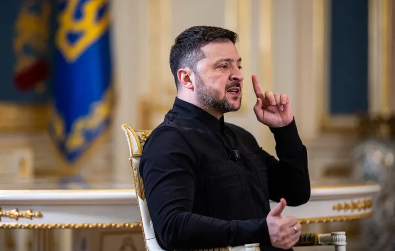 Зеленський розповів, чому дрони мають літати над багатоповер