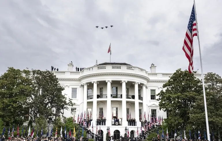 Администрацию Трампа накрыла волна отставок после обнародования упрощенного указа о регулировании ИИ — Politico