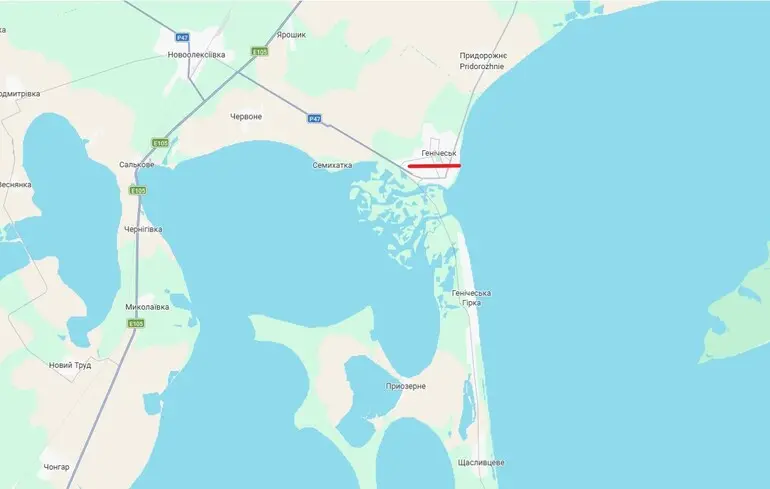 Після ракетної атаки окупанти зупинили рух на Арабатську стр