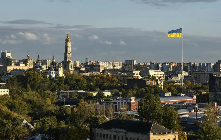 Росіяни від ночі масовано атакують дронами Харків: шестеро п
