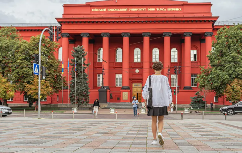 Хоча диплом не дорівнює успіх: експертка пов'язала