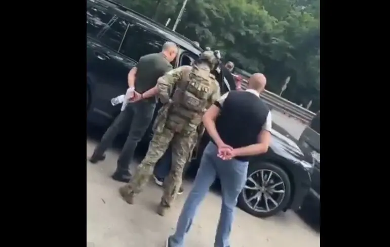 ЗМІ: На виїзді з Києва ДБР зупинило авто з ексначальником Одеського ТЦК Борисовим