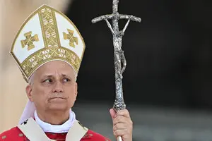 Папа Лев XIV освятив вежу Ісуса в храмі Саграда Фамілія в Барселоні — El Confidencial