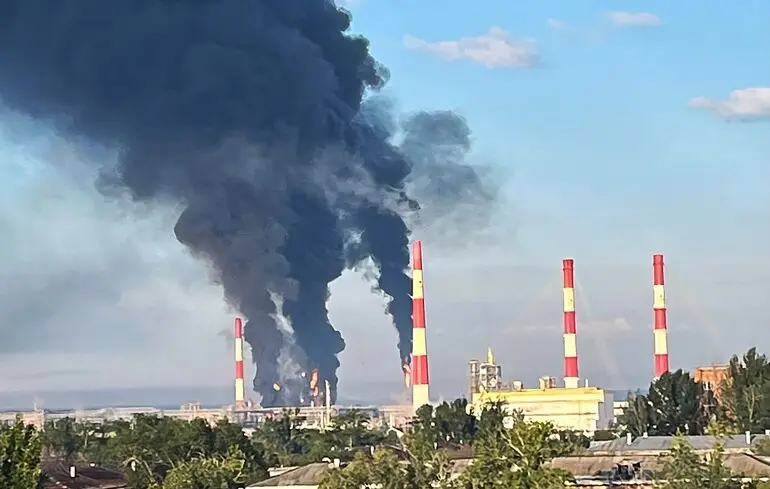 Хірургічний приліт: Reuters дізналося про критичні пошкодження російського НПЗ