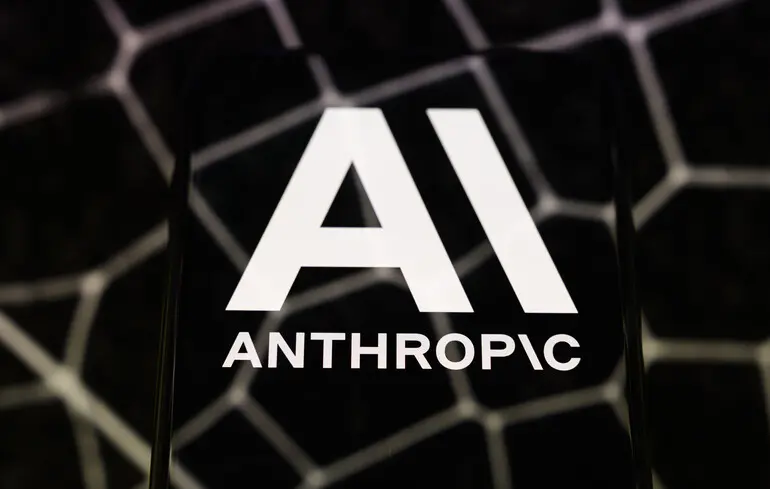 Блокирует даже анализ кода: Anthropic критикуют из-за ограничений ИИ Fable