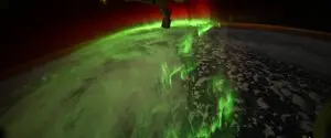 З капсули Dragon: астронавтка сфотографувала змієподібне полярне сяйво