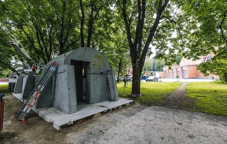 В центрі Таллінна з'явилося мобільне укриття