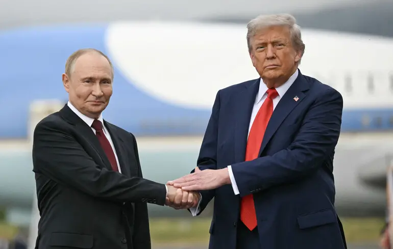 Трамп провів телефонну розмову з Путіном: у Кремлі повідомили, що він нібито готовий вплинути на Київ