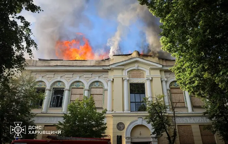 Россияне нанесли удар по Харьковскому художественному музею: пострадал месячный младенец