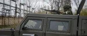 В окрестностях Геническа россияне массово перекрашивают военную технику в 