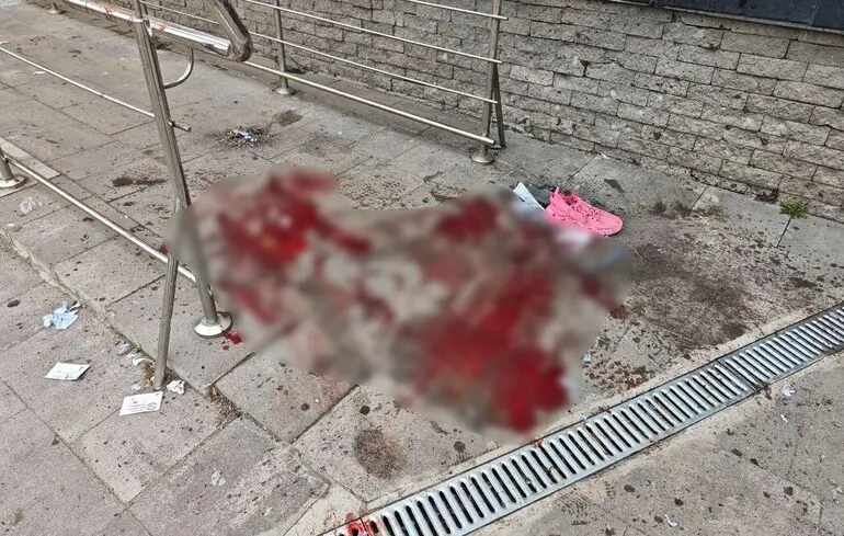 Росія завдала удару біля супермаркету в Херсоні: четверо поранених, серед них — підліток 