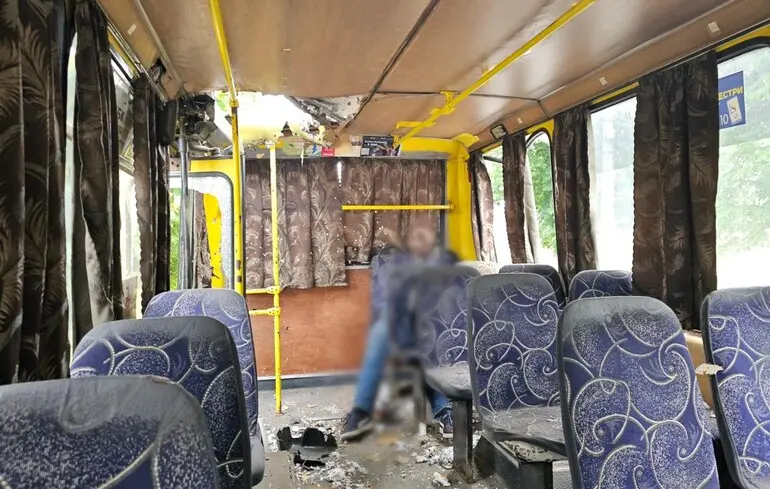 Окупанти атакували дроном маршрутку в Херсоні: є загиблий та поранені
