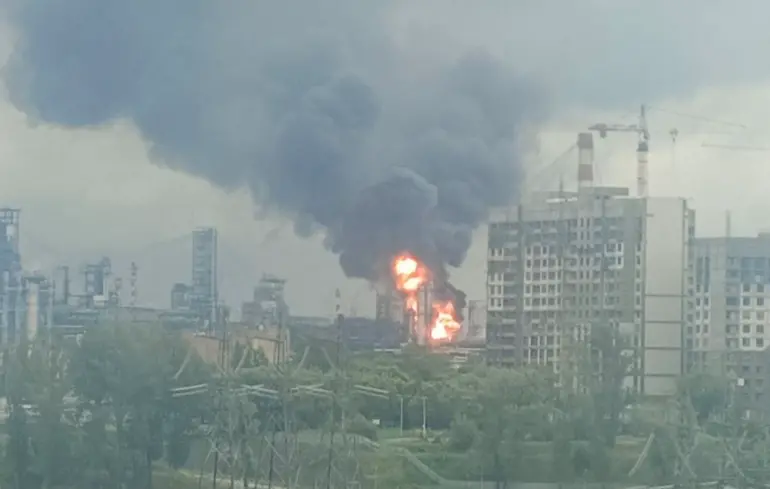 «Лавра будет стоять веками — Москва падет»: Зеленский, ССО и «Мадяр» подтвердили удар по НПЗ в Москве