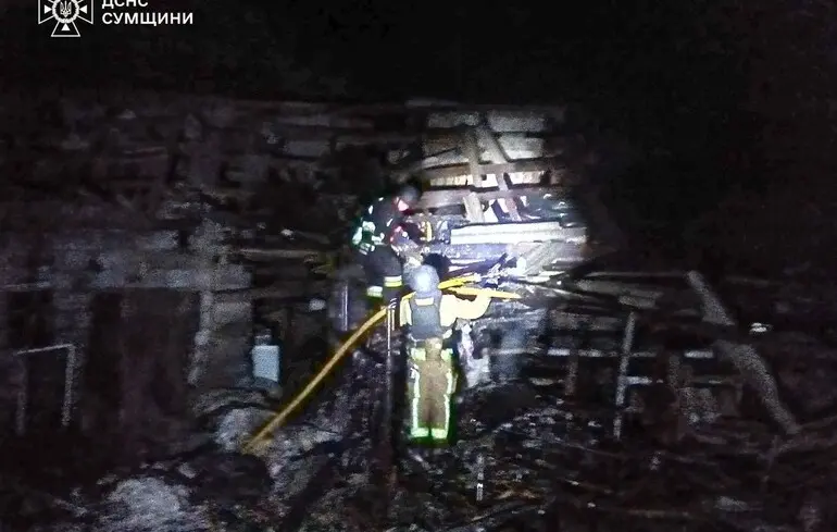 Окупанти вдарили по Сумах: пошкоджено багатоповерхівку, у приватному секторі є загиблий