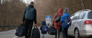 Макрон и Санчес заблокировали финансирование миграционных хабов за пределами ЕС — Euronews