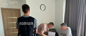 Бывшему и.о. министра культуры сообщили о подозрении из-за незаконного выезда мужчин за границу