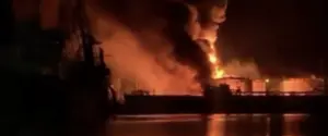 В оккупированной Керчи горит нефтебаза. Пожар также зафиксирован в порту «Кавказ»