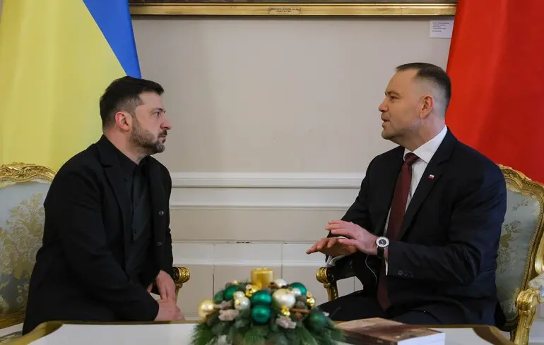 «Не будемо сперечатись»: Зеленський повернув Навроцькому орден, нагадавши про Муссоліні та Шредера серед нагороджених