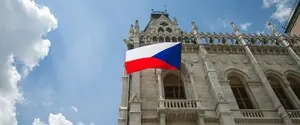 В Праге тысячи людей вышли на протест: правительство Чехии намерено изменить систему финансирования СМИ — Reuters