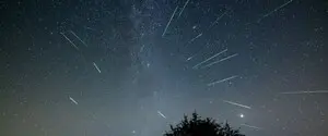 Самый непредсказуемый звездопад года достиг пика: как его наблюдать