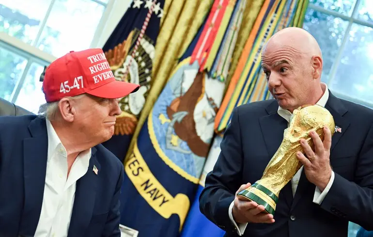 Трамп лично вручит трофей победителям футбольного ЧМ-2026