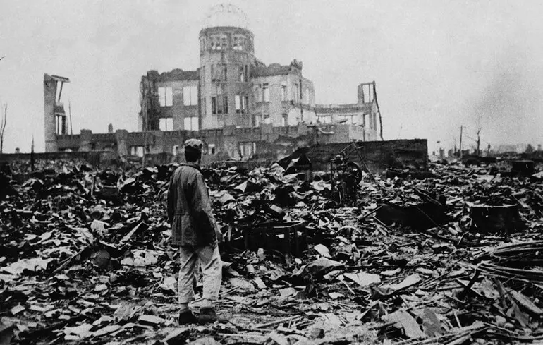 Последствия взрыва атомной бомбы в Хиросиме, август 1945 года.