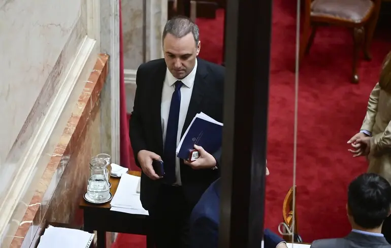 Глава адміністрації президента Аргентини подав у відставку через корупційний скандал