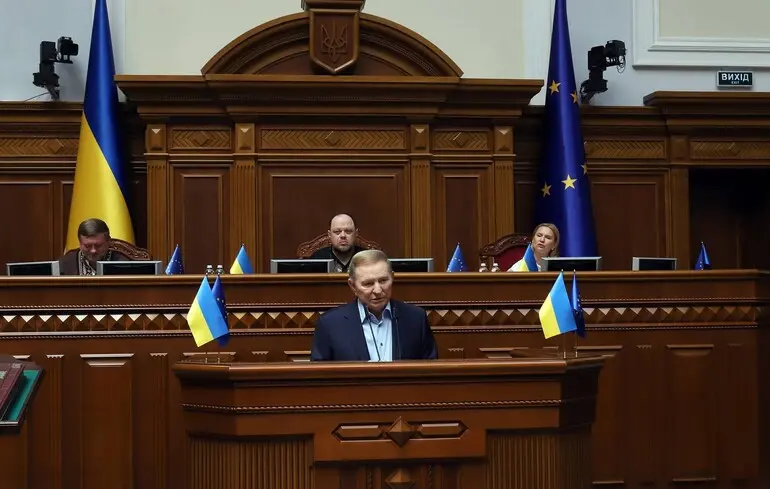 30 років Конституції: Кучма отримав відзнаку Ради і виступив у парламенті