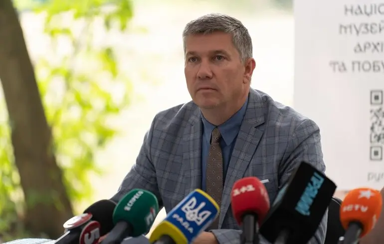 Суд обрав запобіжний захід ексголові Мінкульту Карандєєву у справі про "міжнародні турне"