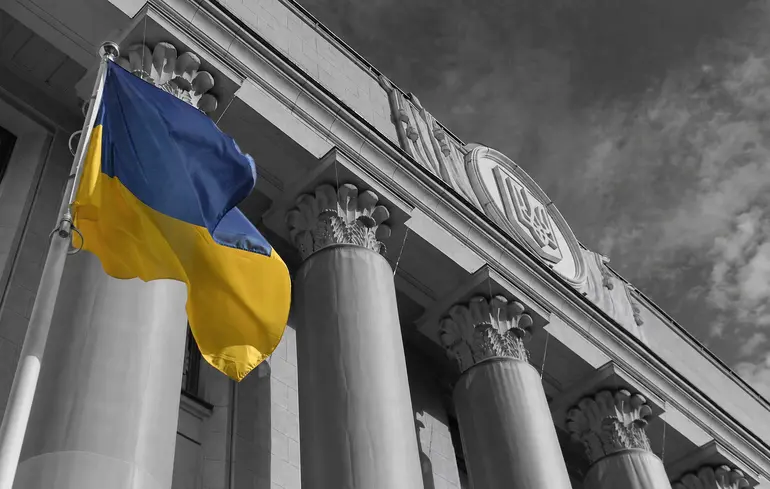 Почему Украина до сих пор живет не по парламентско-президентской Конституции